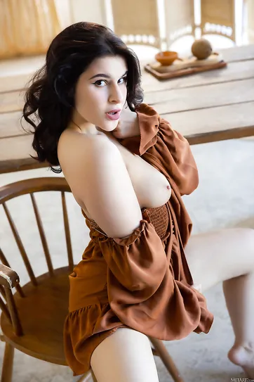 Ich sehe zufällig ein paar schmutzige Fotos meiner Schwester