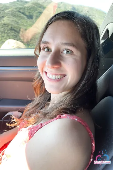 La sexy Kourtney Rae, sus ojos verdes y su coño jugoso