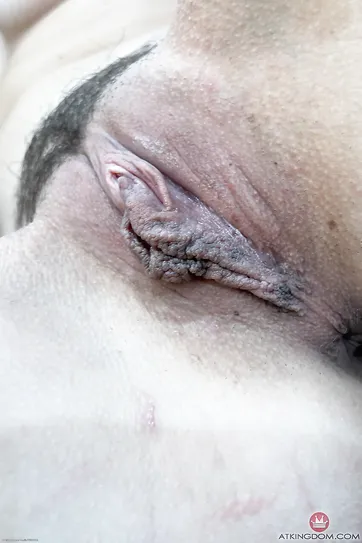 La sorella del mio ragazzo sta marcando la figa