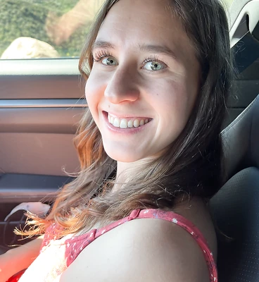 La sexy Kourtney Rae, sus ojos verdes y su coño jugoso