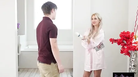 Perds ta timidité avec moi, pour une raison quelconque, je suis ta belle-mère bien sûr !!