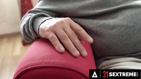 Putain grand-père, il semble avoir de très longues mains.