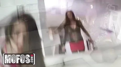 Ora basta, figlia mia, lasciami succhiarlo un po', non credi?