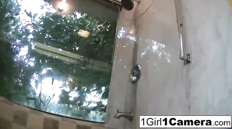 Linda viciada em sexo virtual se masturba em seu chat de sexo grátis