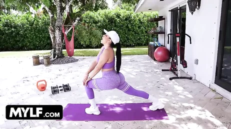 My big-ass neighbor now likes to go to the gym every day.