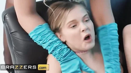 Calme-toi jeune femme, nous allons te faire passer un très agréable moment.