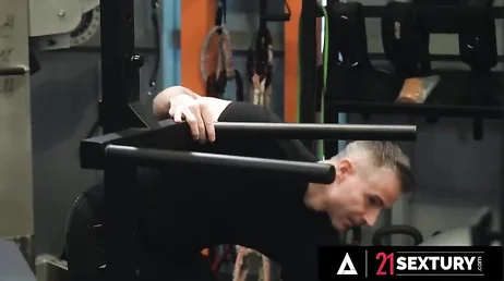 Mom ends up double penetrated on her first day at the gym!!