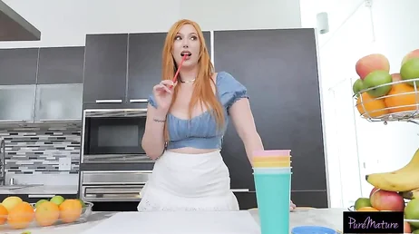 Tenho a sensação de que a mamãe quer comer minha banana!!
