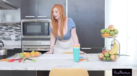 Tenho a sensação de que a mamãe quer comer minha banana!!