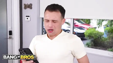 Ce jeune homme n’a jamais adhéré à une secte aussi grande que celle d’aujourd’hui.