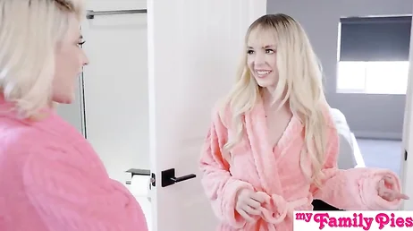 The sisters together certainly know how to give a blowjob.