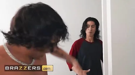 Che cazzo delizioso ha il tuo ragazzo, figlia mia, lo mangiamo insieme?