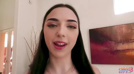 A primeira cena XXX dela é uma daquelas fodas anais que te assustam