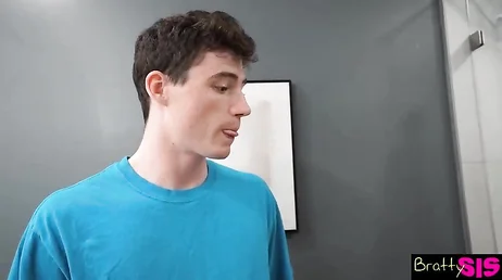 Mi prima se empeña en que me meta en la ducha con ella, que hago?