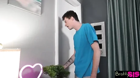 Mi prima se empeña en que me meta en la ducha con ella, que hago?