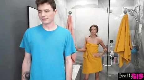 Mi prima se empeña en que me meta en la ducha con ella, que hago?