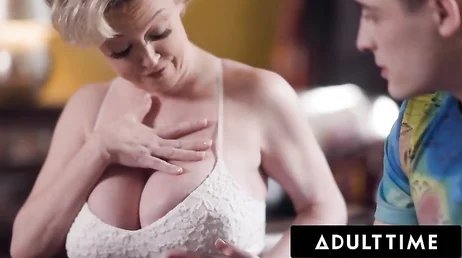 No se qué trata de explicarme la profesora de matemáticas: con esas tetas ...