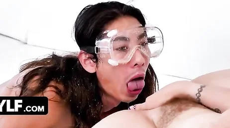 Me tengo que poner gafas porque sus putas corridas son salvajes