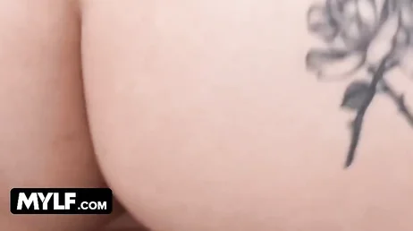 Un ladrón se acaba de colar en casa de Penelope Reed .., pobre de él ...