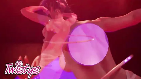 Ella es Jewelz Blu y se masturba en directo, chat de sexo gratis