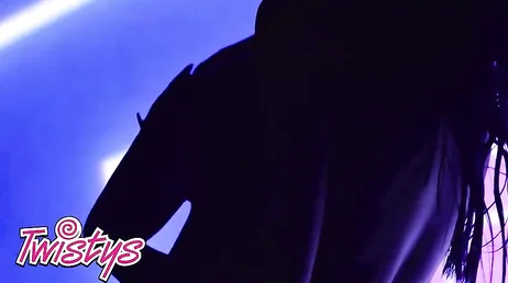 Ella es Jewelz Blu y se masturba en directo, chat de sexo gratis