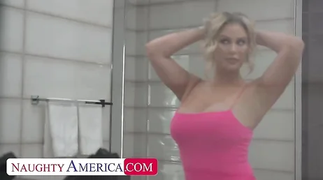 El masajista alucina, menuda follada tiene la señora, joder ... !!