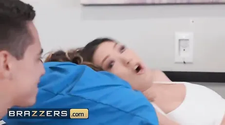 El chico con el que comparto habitación se está haciendo una paja !!