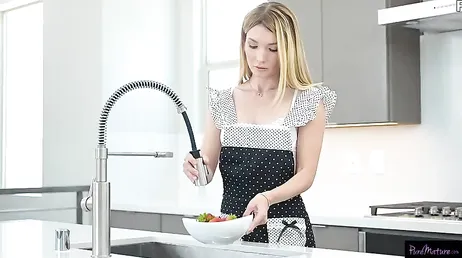 Mi cuñado sabe como comerle el coño y el culo a una mujer !!