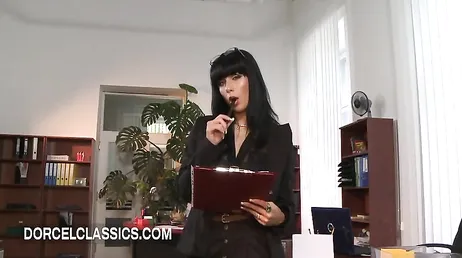 Y asi fué como las secretarias comenzaron a hacer horas extra ... !!