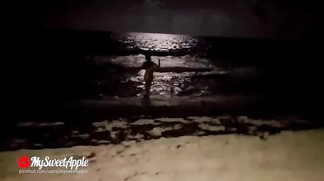 Grabo con el móvil la follada que me mete mi chica, es todo vicio