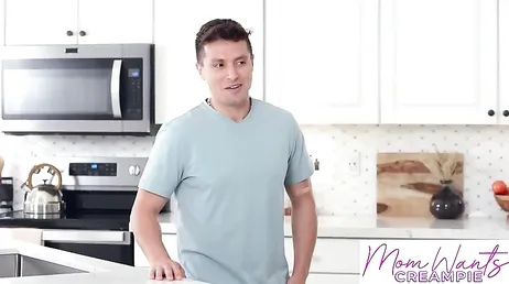 Joven descarado me rompe el leggins y me penetra fuerte por detrás