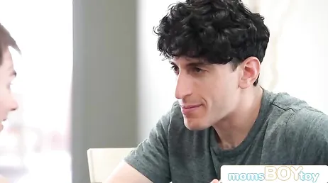 Pero por qué sois tan tímidos? es que no me queréis follar?