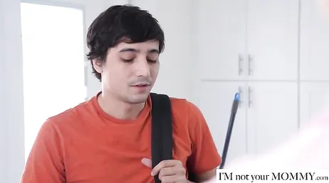 Si el hijo de la señora no me folla hoy es que es maricón perdido ... !!