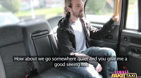 La taxista para el coche y me ofrece su culo, como rechazarlo ..?