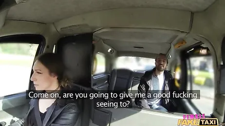 La taxista para el coche y me ofrece su culo, como rechazarlo ..?