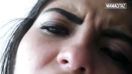 Joder con la colombiana, dice que aún quiere más y más polla