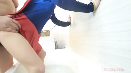 Superwoman al rescate para salvar a su novio de los peligros ... !!