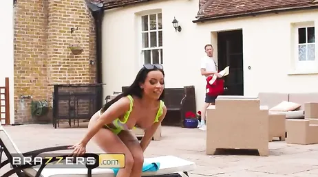 Mirar la cara de la alemana cuando el inglés la penetra analmente ...