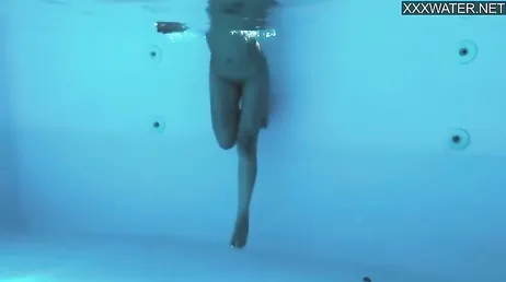 Cada vez que mi vecina venezolana se mete en la piscina me empalmo