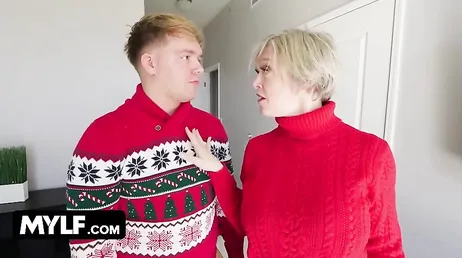 Mi madrastra se cambia de ropa delante de mi ... no sé lo que pretende !!