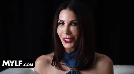 Mamá se pone guapa, hoy viene el novio de su hija a cenar a casa