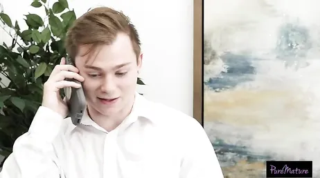 Abro las piernas todo lo que puedo, quiero que me lo coma enterito