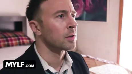 Hijo, se que tengo las tetas caidas, pero no te gustaría comérmelas ahora ..?