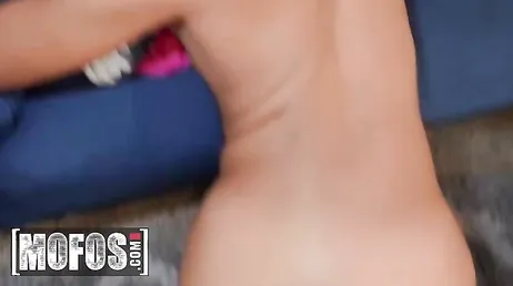 Joder Angelica Cruz, vaya polla gorda te vas a meter por detrás bonita