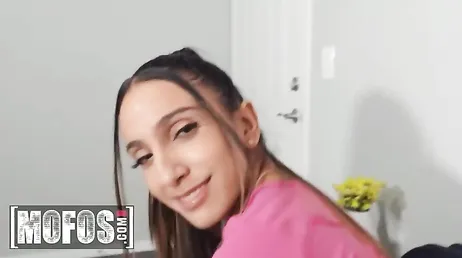 Joder Angelica Cruz, vaya polla gorda te vas a meter por detrás bonita