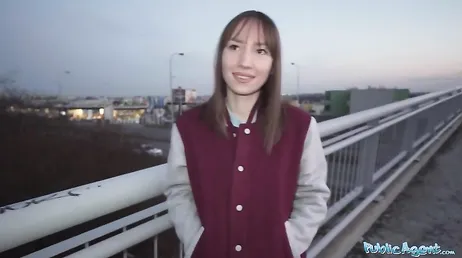 El dinero hace que se pongan mas cachondas y se atrevan a follar .. !!