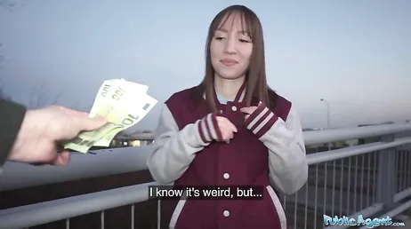 El dinero hace que se pongan mas cachondas y se atrevan a follar .. !!