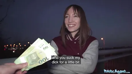 El dinero hace que se pongan mas cachondas y se atrevan a follar .. !!