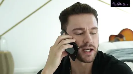 Por qué no me dejas que te la chupe? es que no te gusto ..?