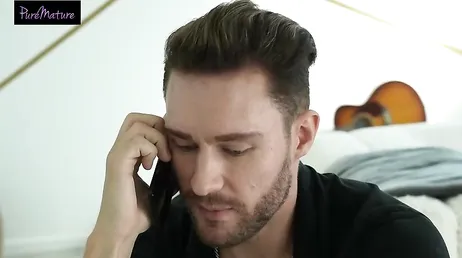 Por qué no me dejas que te la chupe? es que no te gusto ..?